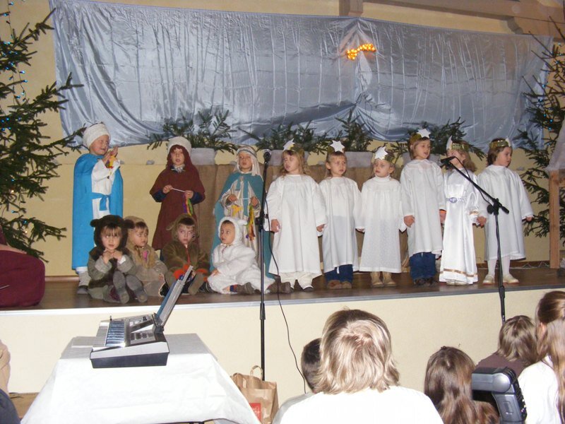 Przedszkolaki spiewaja pastoralke